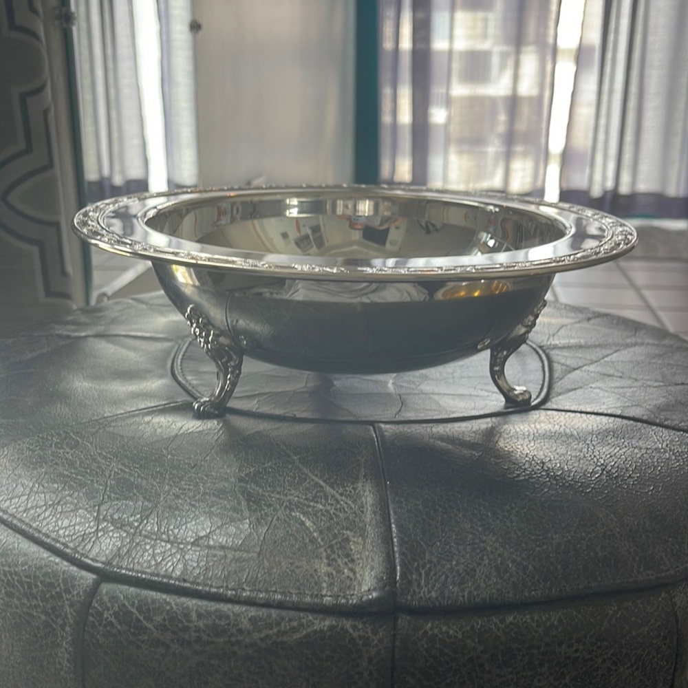 Vintage 1950s hand made in America serving Bowl with Lid